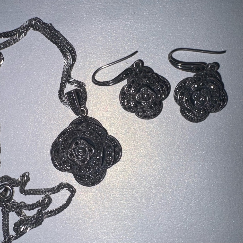 Vintage RARE Sterling Silver 925 Marcasite Rose Pendant & Chain 18’Earrings Set - Picture 3 of 10